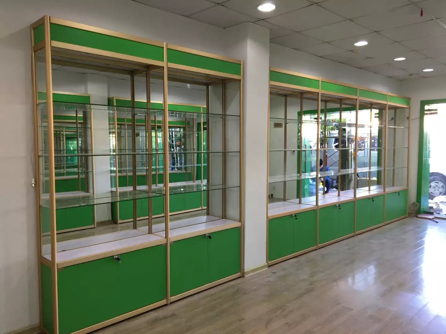 鈦合金（jīn）展櫃
