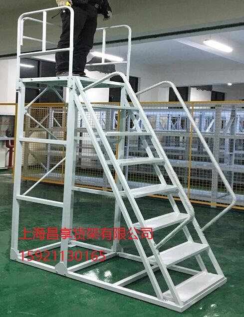 登高梯（tī）